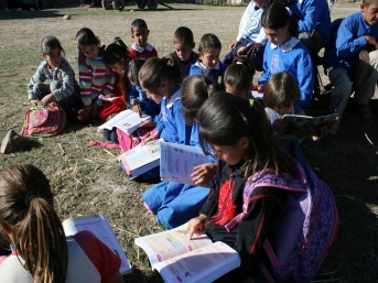 Kan davasından 47 öğrenci okula gidemiyor