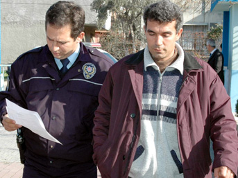 Eşini kilitlediği evi ateşe verdi 2