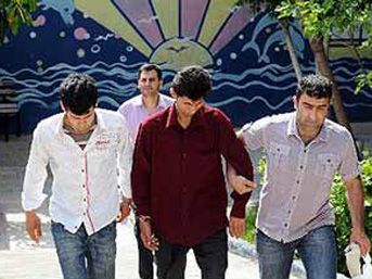 Benzin bitti diye kandırıp tecavüz ettiler! 1