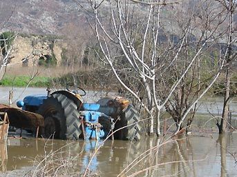 Antalya da fırtına yol kapattı 2