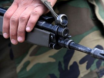 Asker, polise silah çekti
