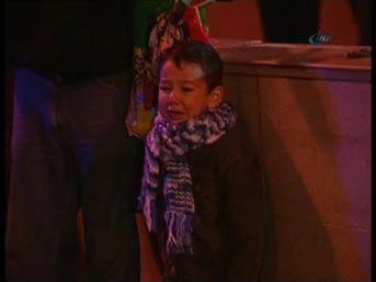 &Uuml;&ccedil; &ccedil;ocuğuyla kendini yakmak istedi 2