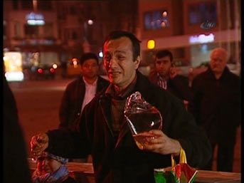 &Uuml;&ccedil; &ccedil;ocuğuyla kendini yakmak istedi 3