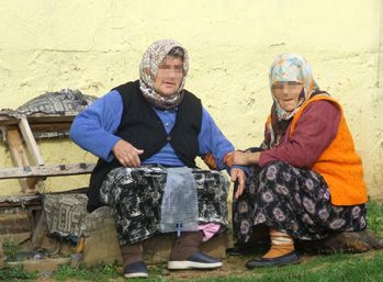 Kendisene k&uuml;freden babasını &ouml;ld&uuml;rd&uuml; 3