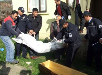 Kendisene k&uuml;freden babasını &ouml;ld&uuml;rd&uuml; 2