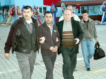 Altınları i&ccedil;in babaannesine baltayla saldırdı! 1