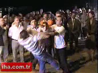 Başkana yumruk attı!