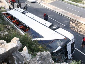 Bodrum da otob&uuml;s kazası: 1 &ouml;l&uuml;, 12 yaralı 4
