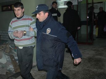 Magandalar ter&ouml;r estirdi 2