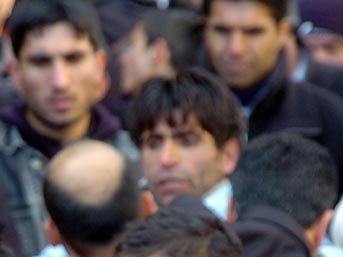 &Ccedil;elik e ayakkabılı protesto 2