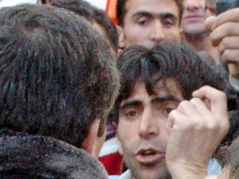 &Ccedil;elik e ayakkabılı protesto 3