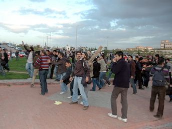 CHP li öğrencilerin çarşaf kavgası 1