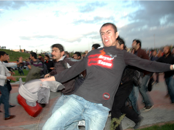 CHP li &ouml;ğrencilerin &ccedil;arşaf kavgası 2