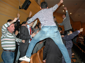 CHP li &ouml;ğrencilerin &ccedil;arşaf kavgası 3