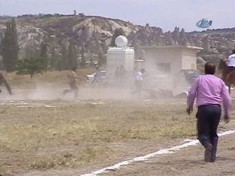 Cirit g&ouml;sterisinde atlar &ccedil;arpıştı 2