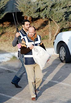 Doktoru fidye i&ccedil;in ka&ccedil;ırmak istediler 3