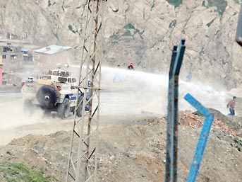 Bu çocuklar 23 Nisan da panzer taşladı 2