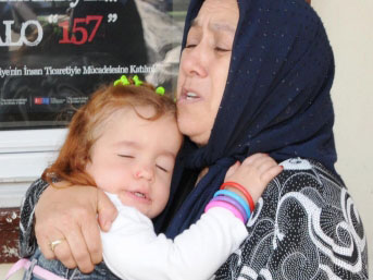 2.5 yaşındaki emzikli çocuğu dövdüler