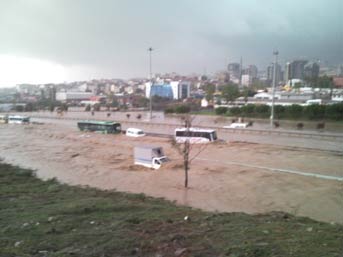 Basın Ekspress yolu kapandı