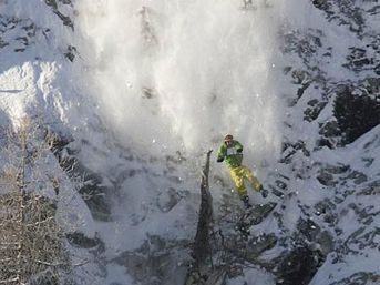 Kayak&ccedil;ının &ouml;l&uuml;mle burun buruna geldiği an 2