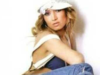 İran g&uuml;zeli "dolandırıcılık" su&ccedil;lamasıyla g&ouml;zaltında 5