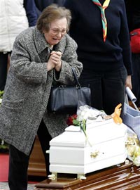 Annesiyle birlikte g&ouml;m&uuml;ld&uuml; 5