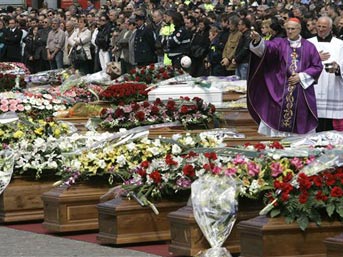 Annesiyle birlikte g&ouml;m&uuml;ld&uuml; 3