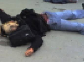 Kocası sokakta bı&ccedil;aklayarak &ouml;ld&uuml;rd&uuml; 2