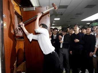 B&ouml;yle meclis, b&ouml;yle vekil g&ouml;r&uuml;lmedi 1