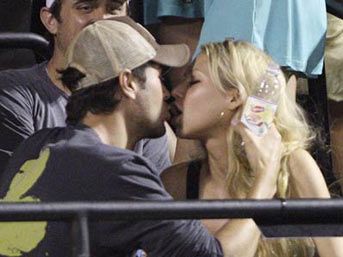 Bu sefer trib&uuml;nde şov yaptı! 1