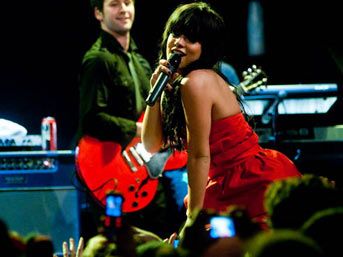 [Resim: lilyallen-konser.jpg]