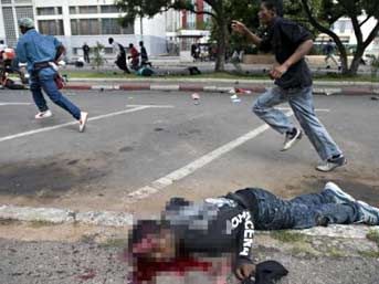 Polis g&ouml;stericilere ger&ccedil;ek mermilerle karşılık verdi 2