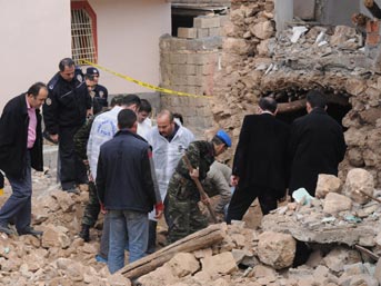 Hizbullah &uuml;yesi evini bombalarla sattı 1