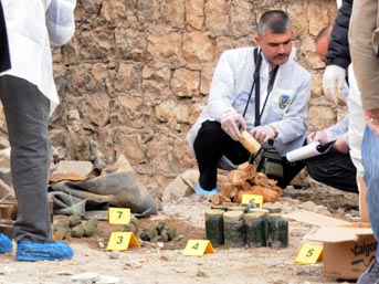 Hizbullah &uuml;yesi evini bombalarla sattı 2