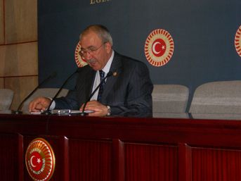 Meclis’te sarımsaklı basın toplantısı