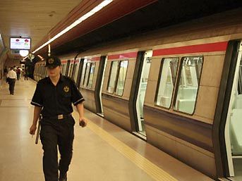 Metroda seks yayını