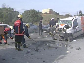 Metrob&uuml;s &ccedil;alışmasında facia: 2 &ouml;l&uuml; 2