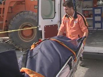 Metrob&uuml;s &ccedil;alışmasında facia: 2 &ouml;l&uuml; 1