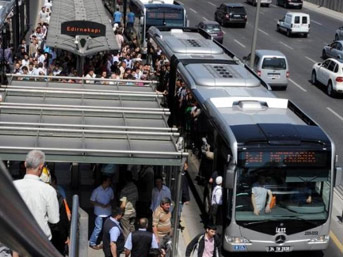 Metrob&uuml;s &ouml;yle bir zamanda arızalandı ki... 3