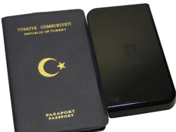 Yeni kimlik ve pasaportlar geliyor