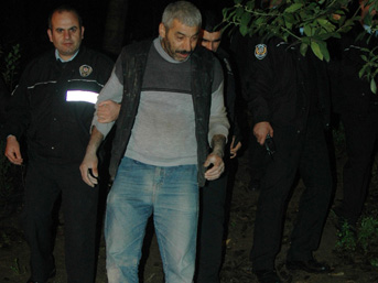 R&uuml;yasında g&ouml;rd&uuml; mezar kazdı 2