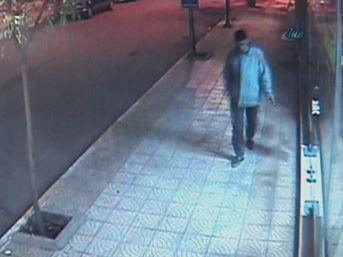 Hırsız amacına ulaşmak i&ccedil;in 1 saat uğraştı 2