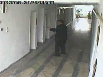 Dehşet anı g&uuml;venlik kamerasında 3