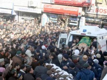 25 &ccedil;ocuklu şeyhin cenazesinde izdiham 3