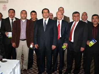 Adaydan gazetecilere cep telefonu