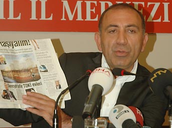 Gürsel Tekin, öyle bir gaf yaptı ki...