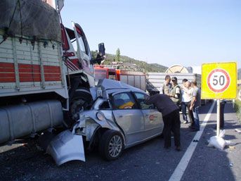Trafik kazalarının bilan&ccedil;osu ağır oldu 1
