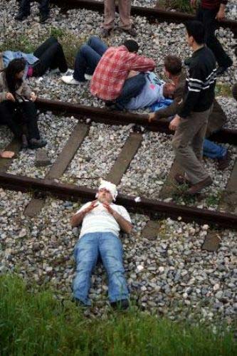Tren raylarında can pazarı 2
