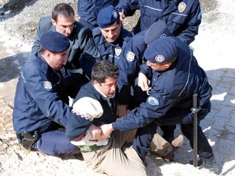 Şanlıurfa da olaylı yıkım 2