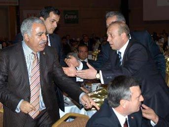 Vali ile Vekil b&ouml;yle atıştı 1